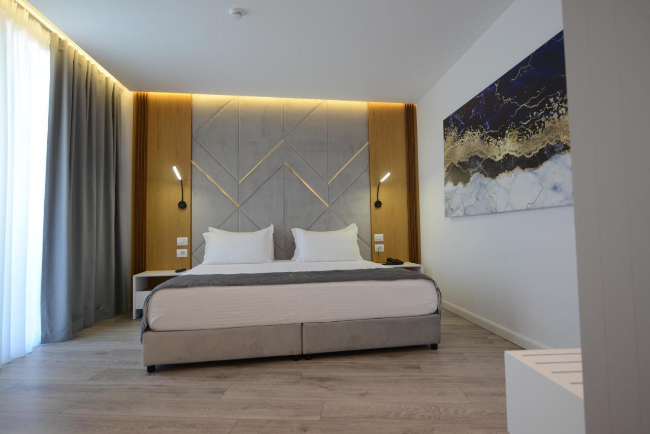 Hotel Ebbi *