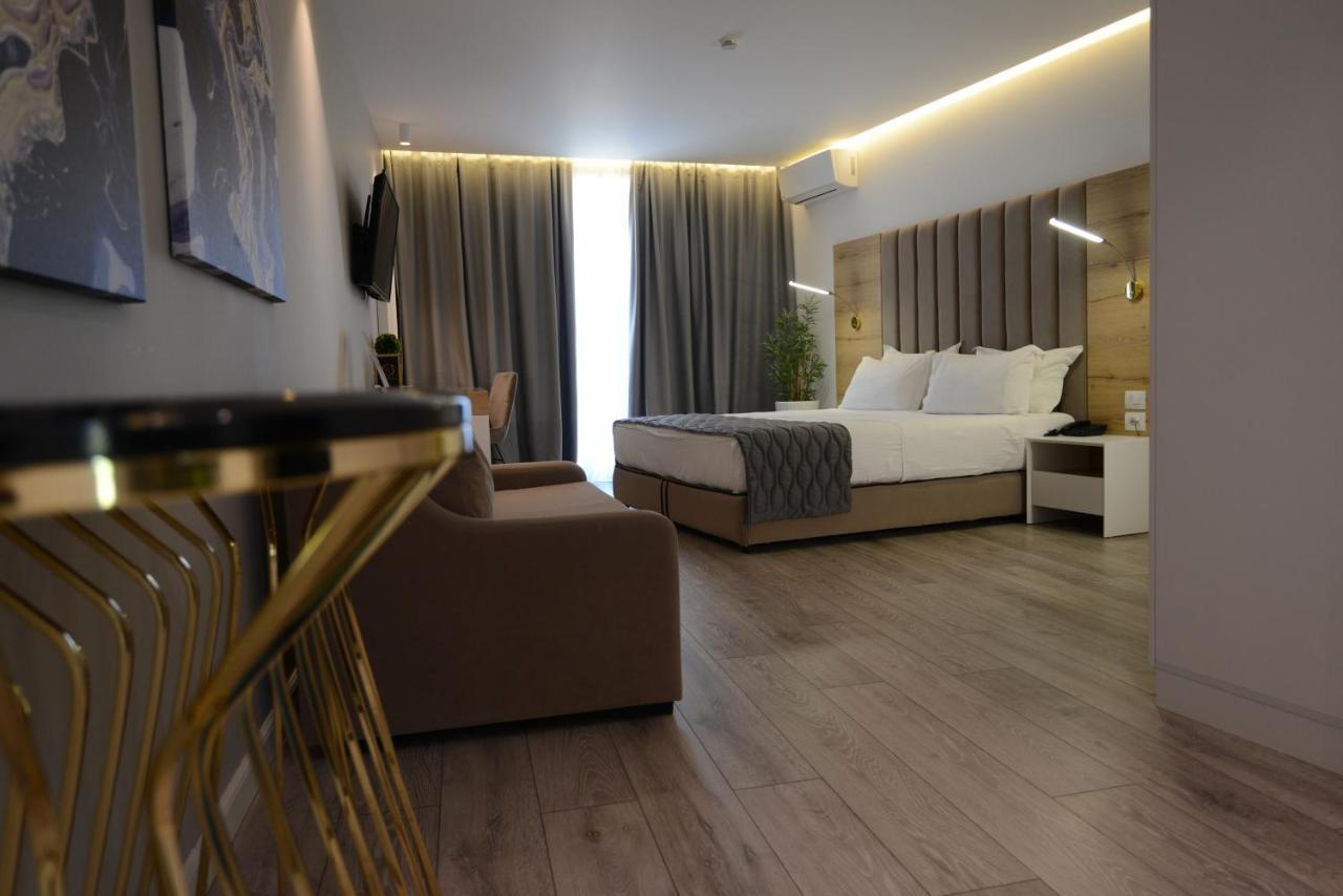 Hotel Ebbi *