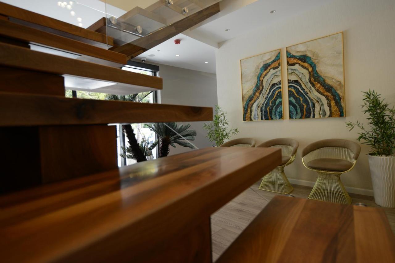 Hotel Ebbi *